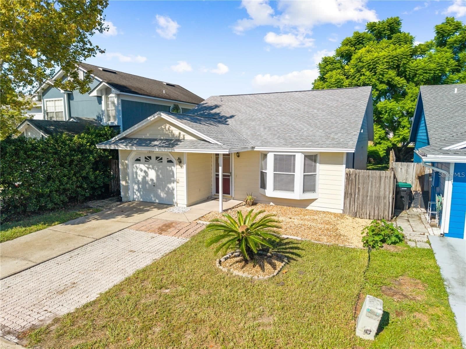 1094 MARTIN Boulevard, Orlando, FL 32825 3