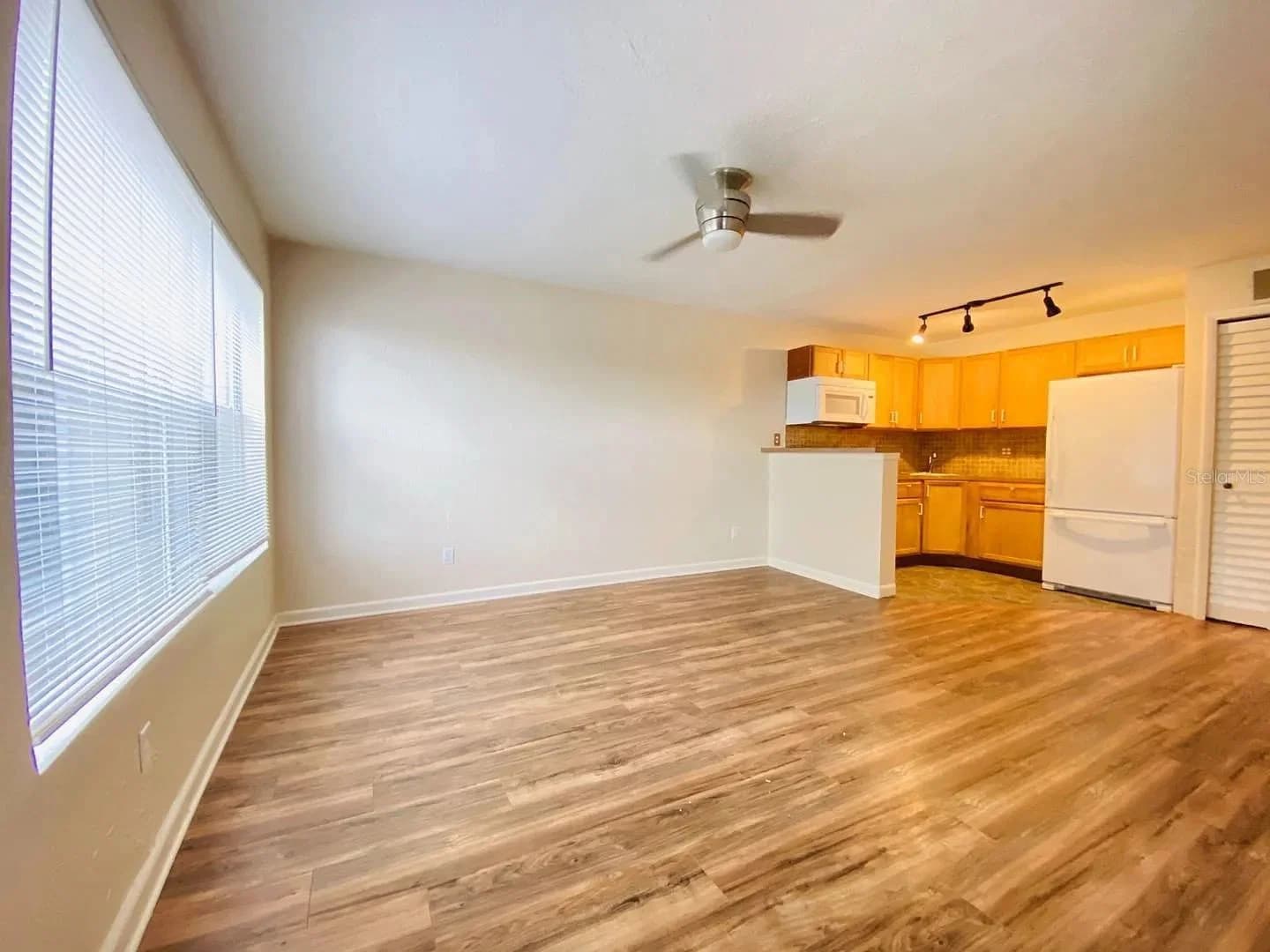 4704 WALDEN Circle #26, Orlando, FL 32811 3