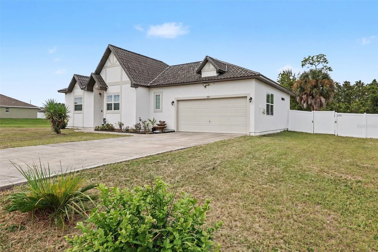 747 FRASER Court 4
