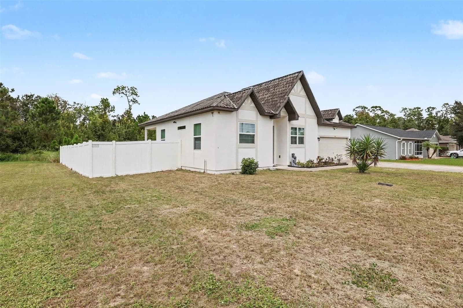 747 FRASER Court 5