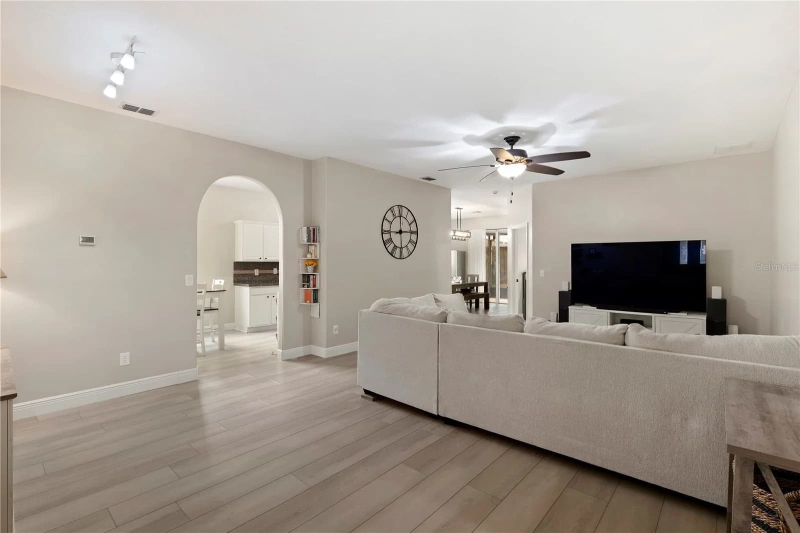 10227 ANDOVER POINT Circle, Orlando, FL 32825 3