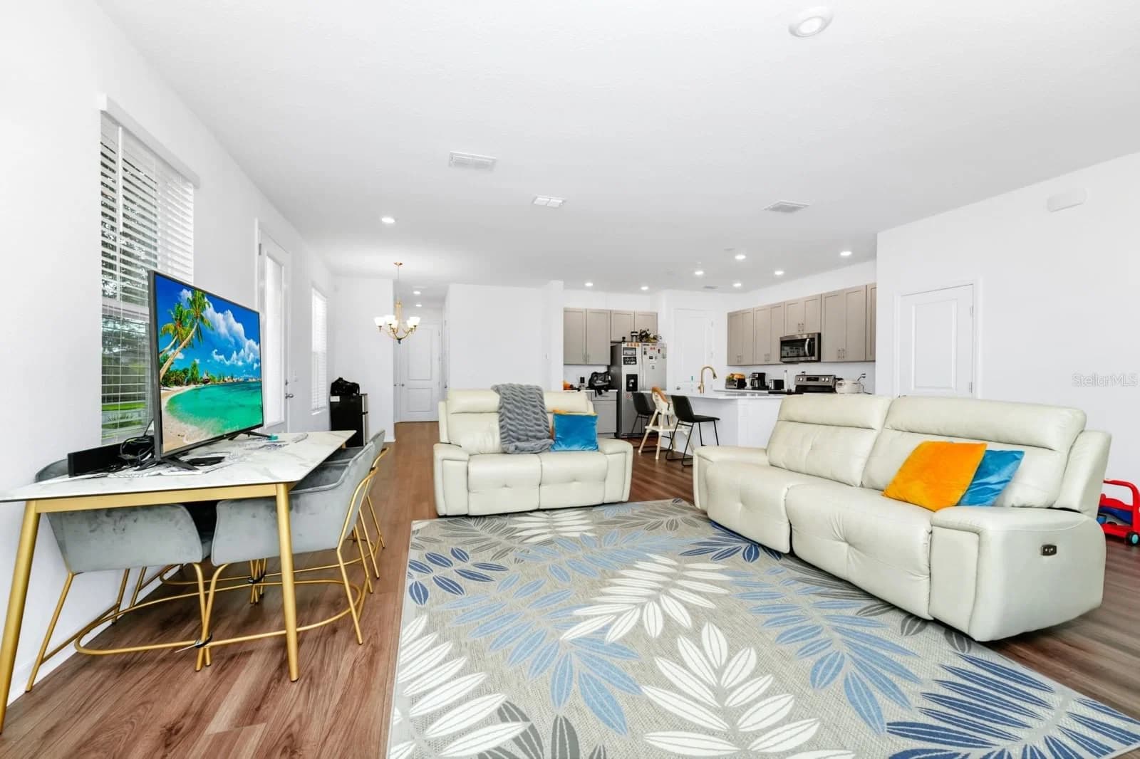 812 BENOI Drive 4