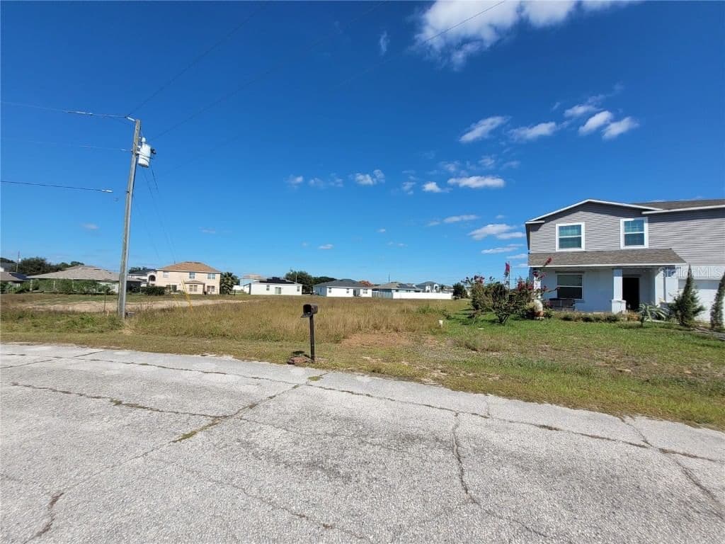 2233 PECOS, Kissimmee, FL 34759 3