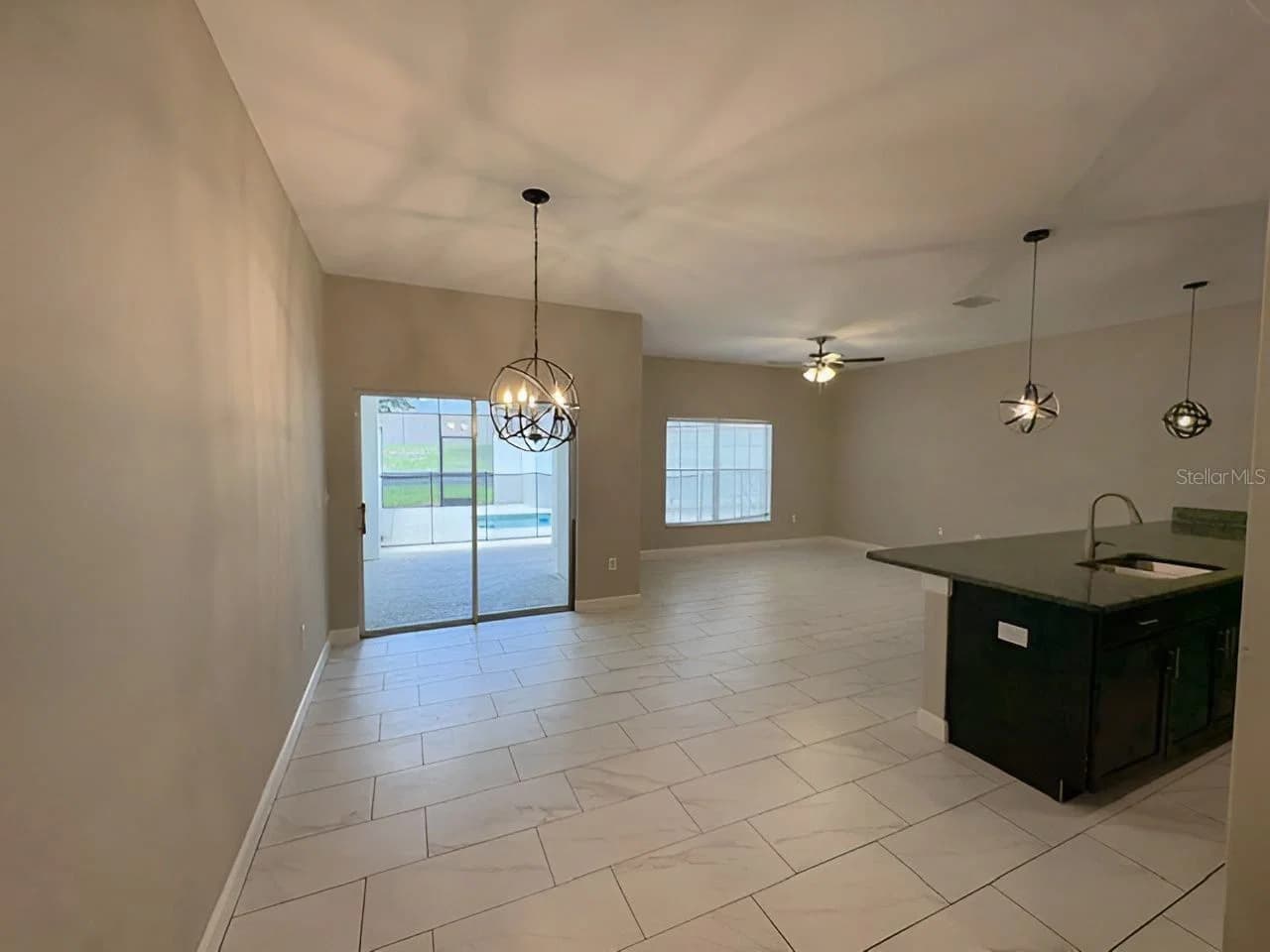 1592 MOON VALLEY 4