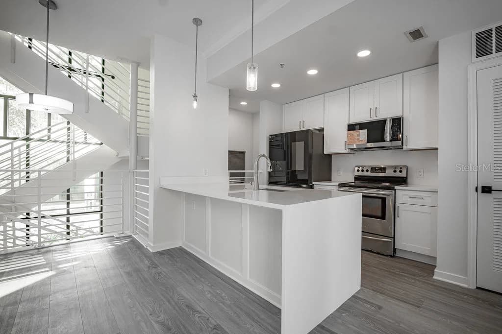 460 JACKSON Street #2, Orlando, FL 32801 3