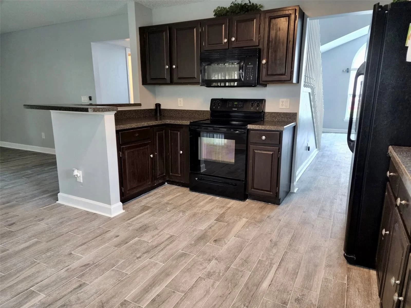 8070 VILLAGE GREEN 4