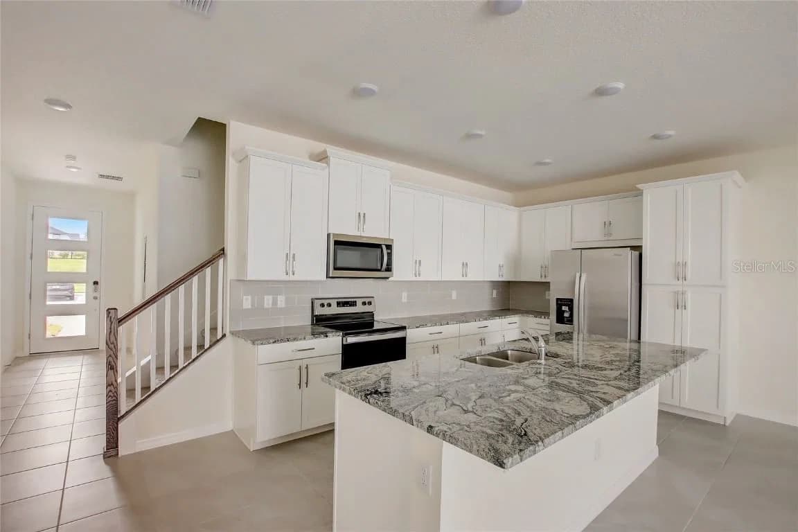1688 TROPICAL PALMS Circle 4