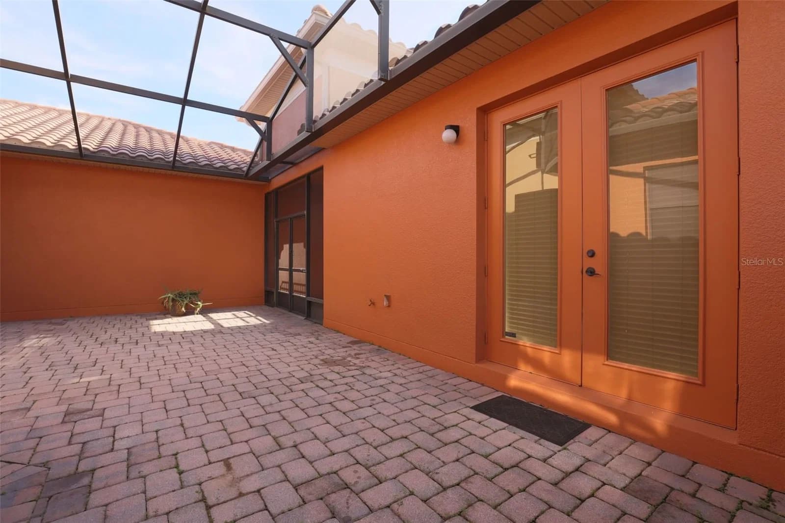619 TAPATIO Lane 5