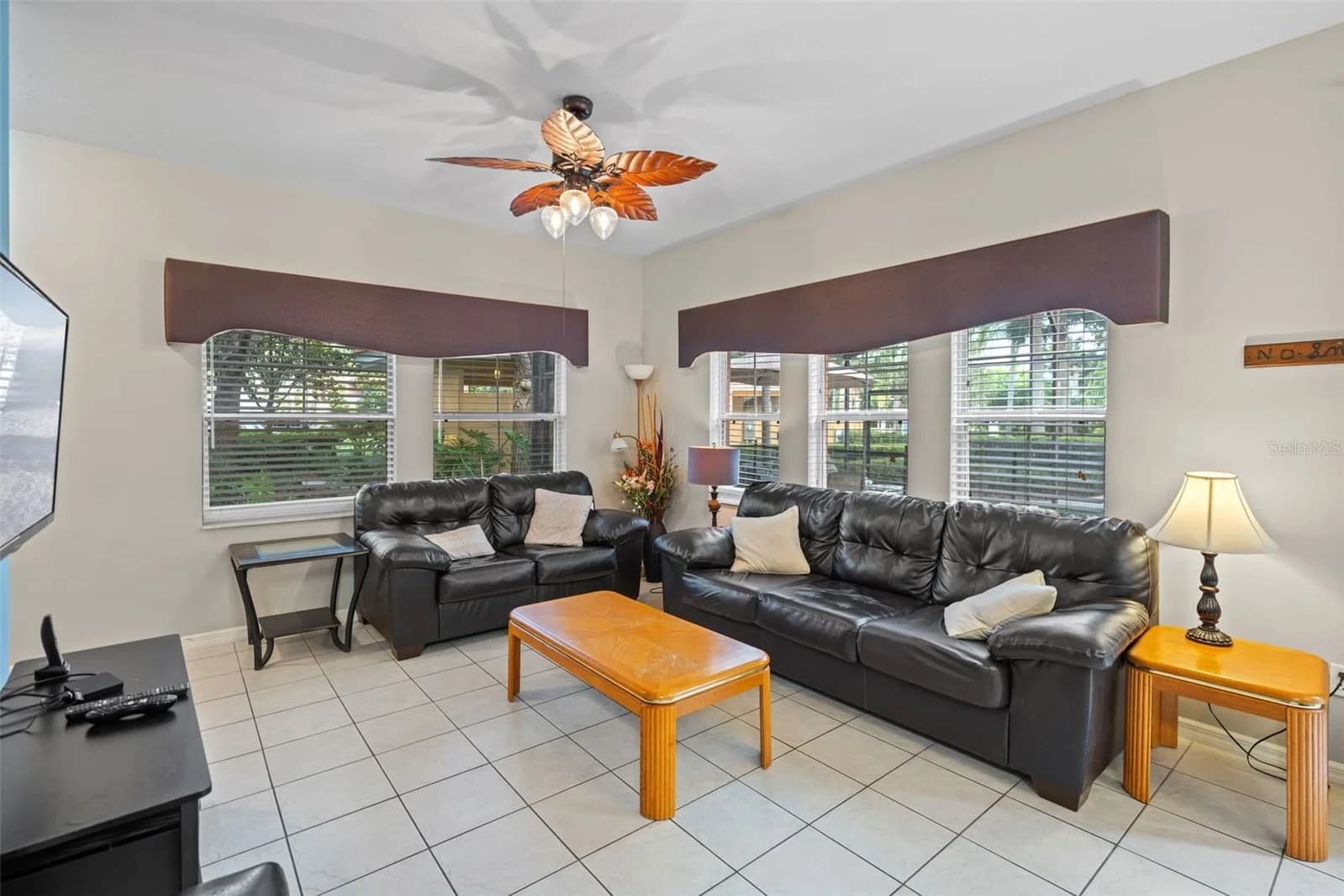 3015 YELLOW LANTANA Lane 4
