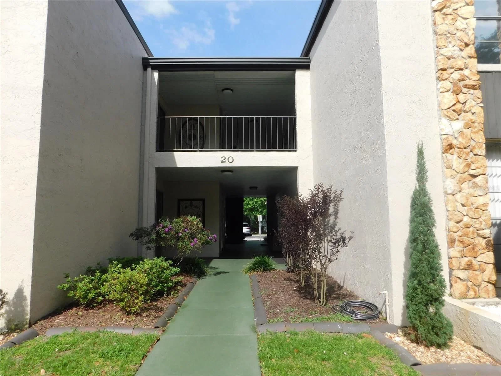 20 ROSE Avenue 4