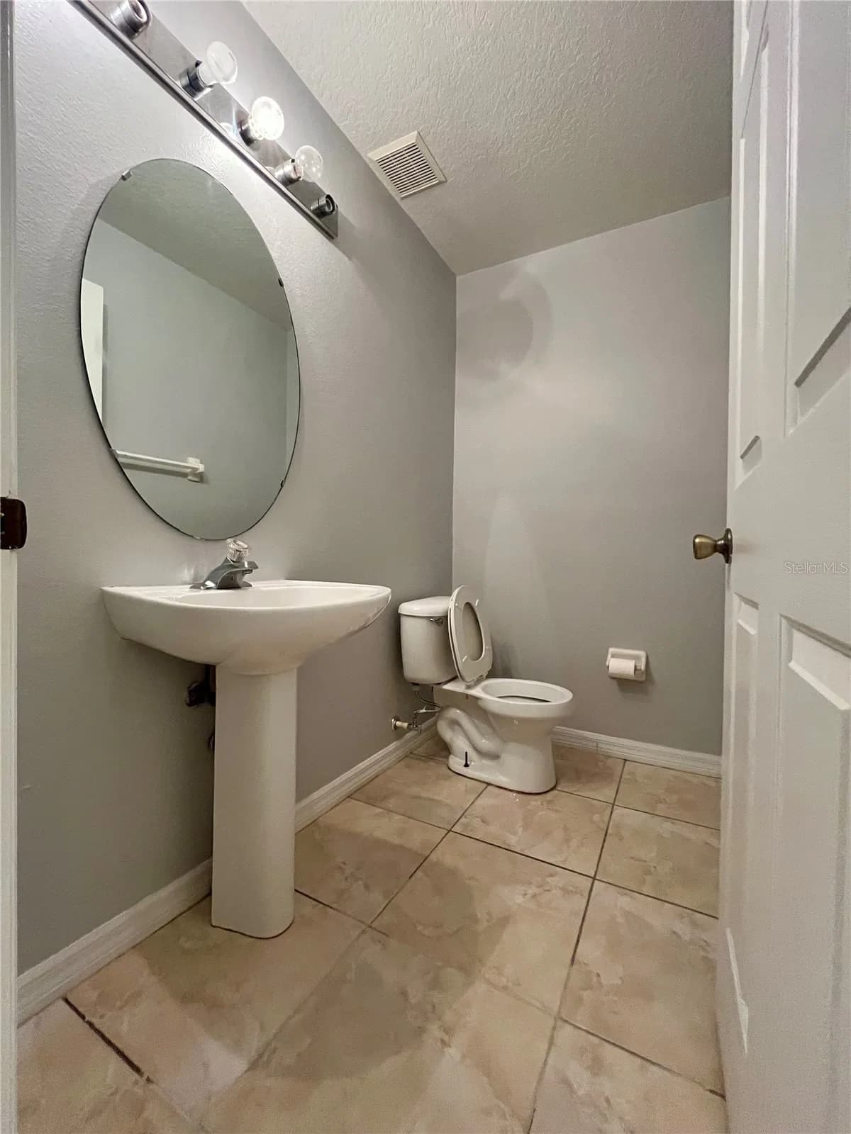 1647 WINDSOR OAK 5