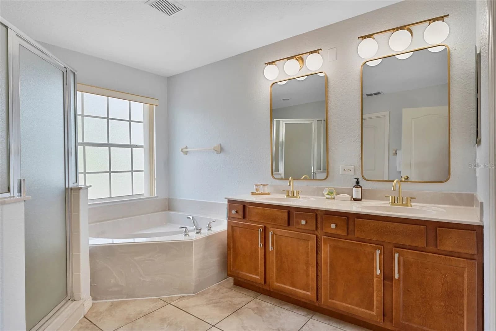 606 BIRKDALE 5