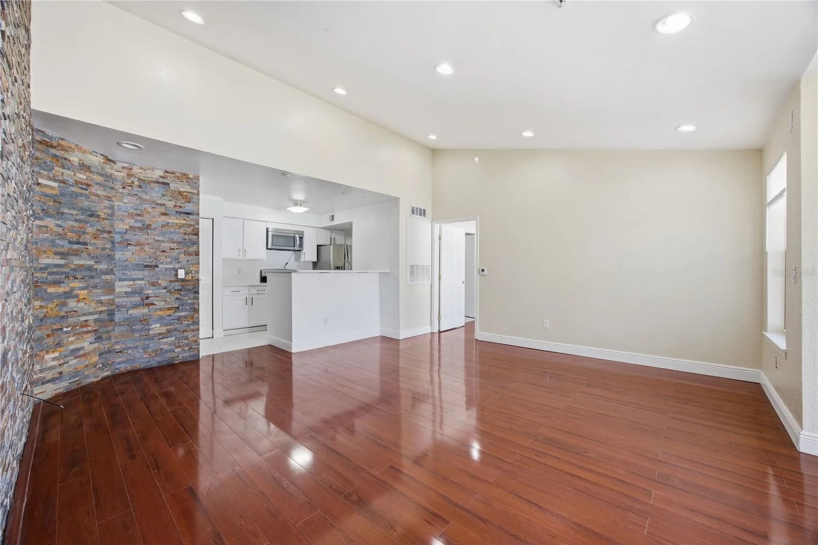 2207 ANTIGUA, Kissimmee, FL 34741 3