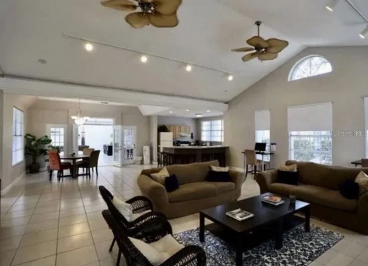3827 BAY CLUB 4