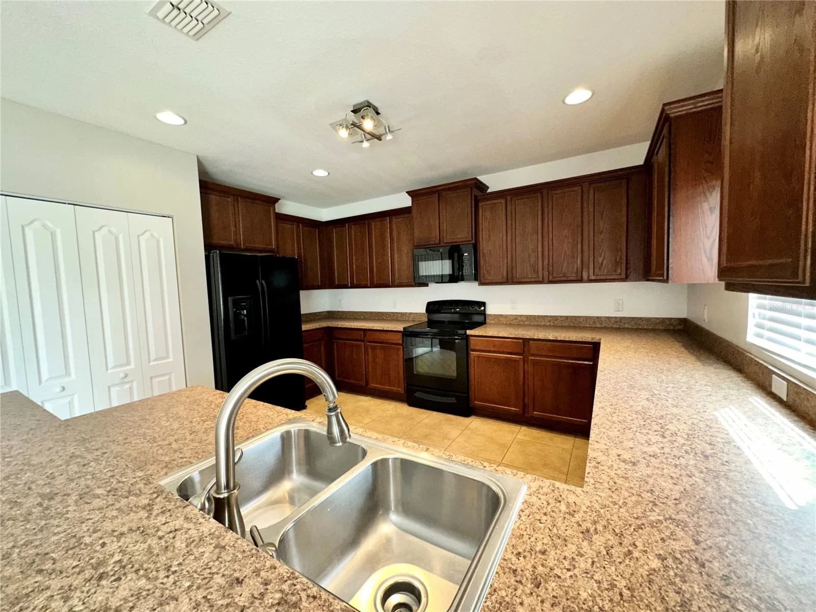 4612 CABALERRO, Kissimmee, FL 34758 3