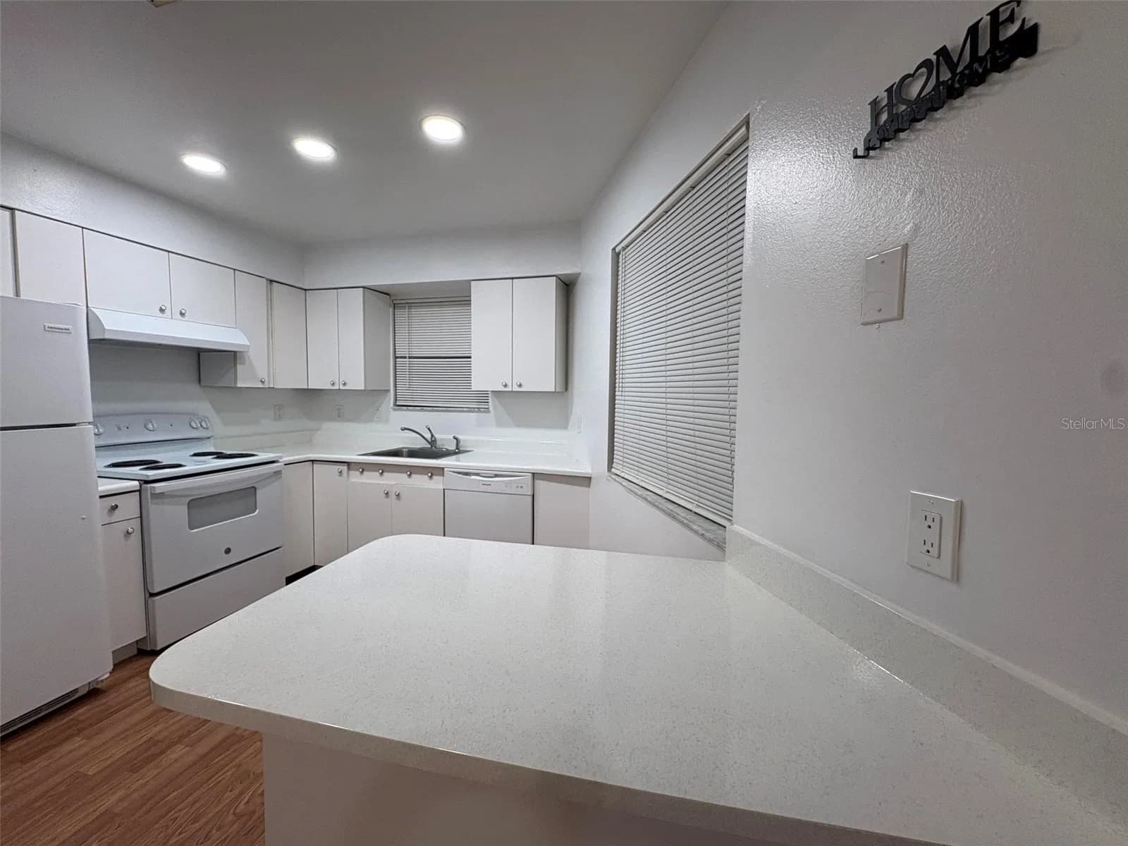 1724 FOXHALL 4