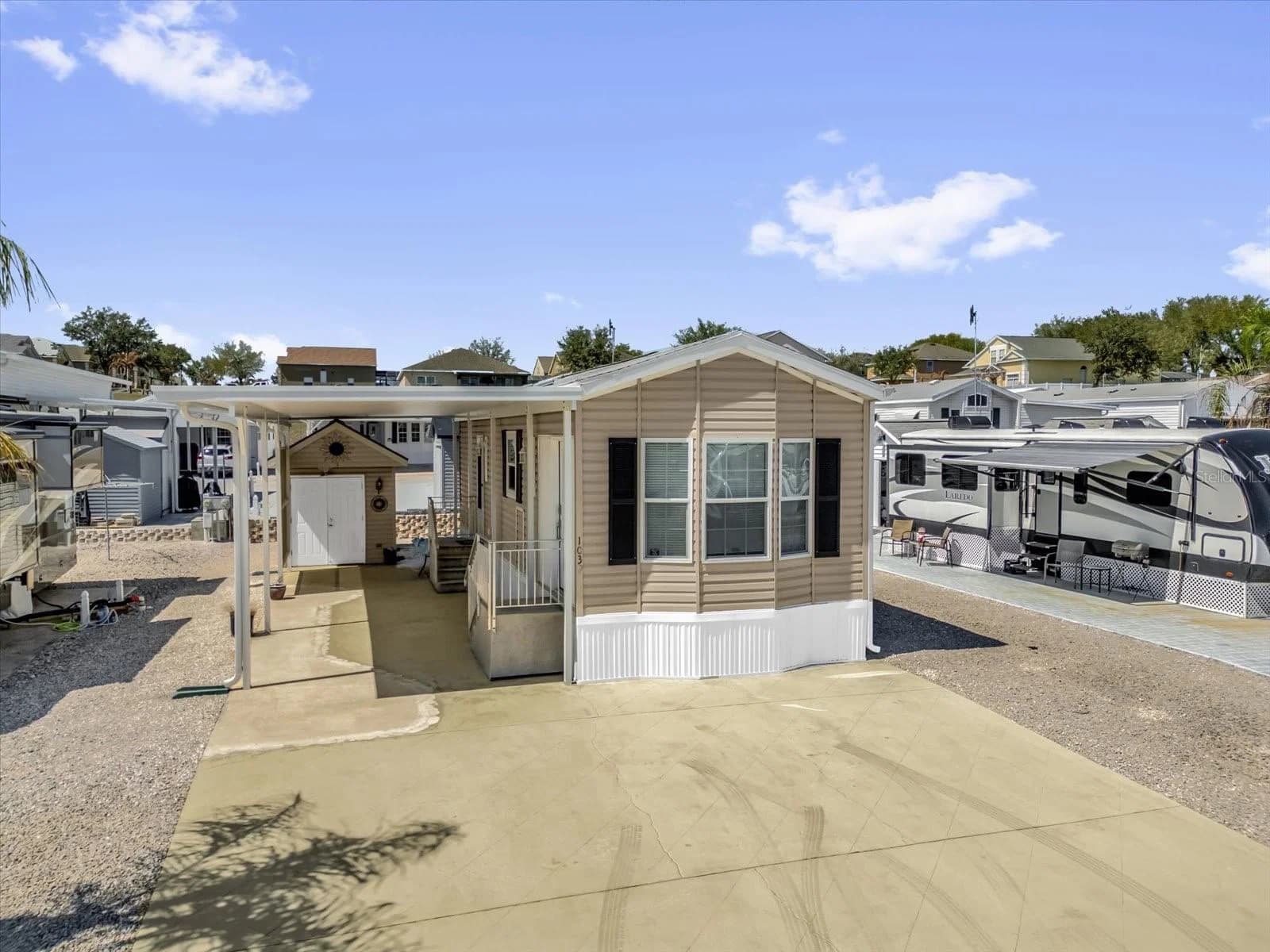 1039 CENTER CREST 2