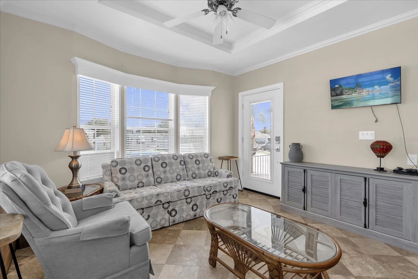 1039 CENTER CREST 5