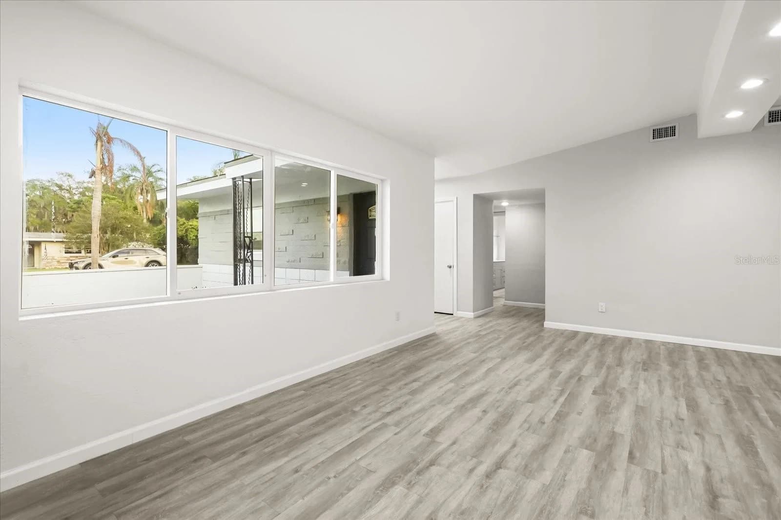4528 SHORE Road 5