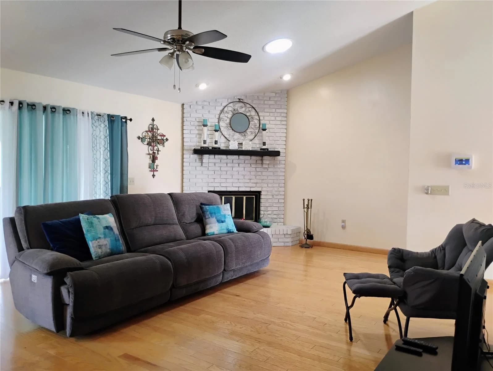 9120 QUEEN ELIZABETH Court, Orlando, FL 32818 2