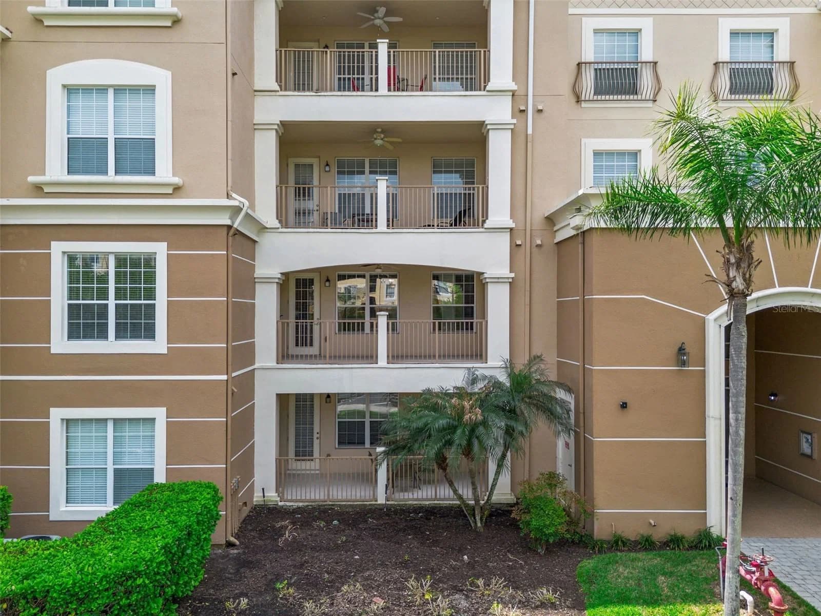 4816 CAYVIEW Avenue #201 4