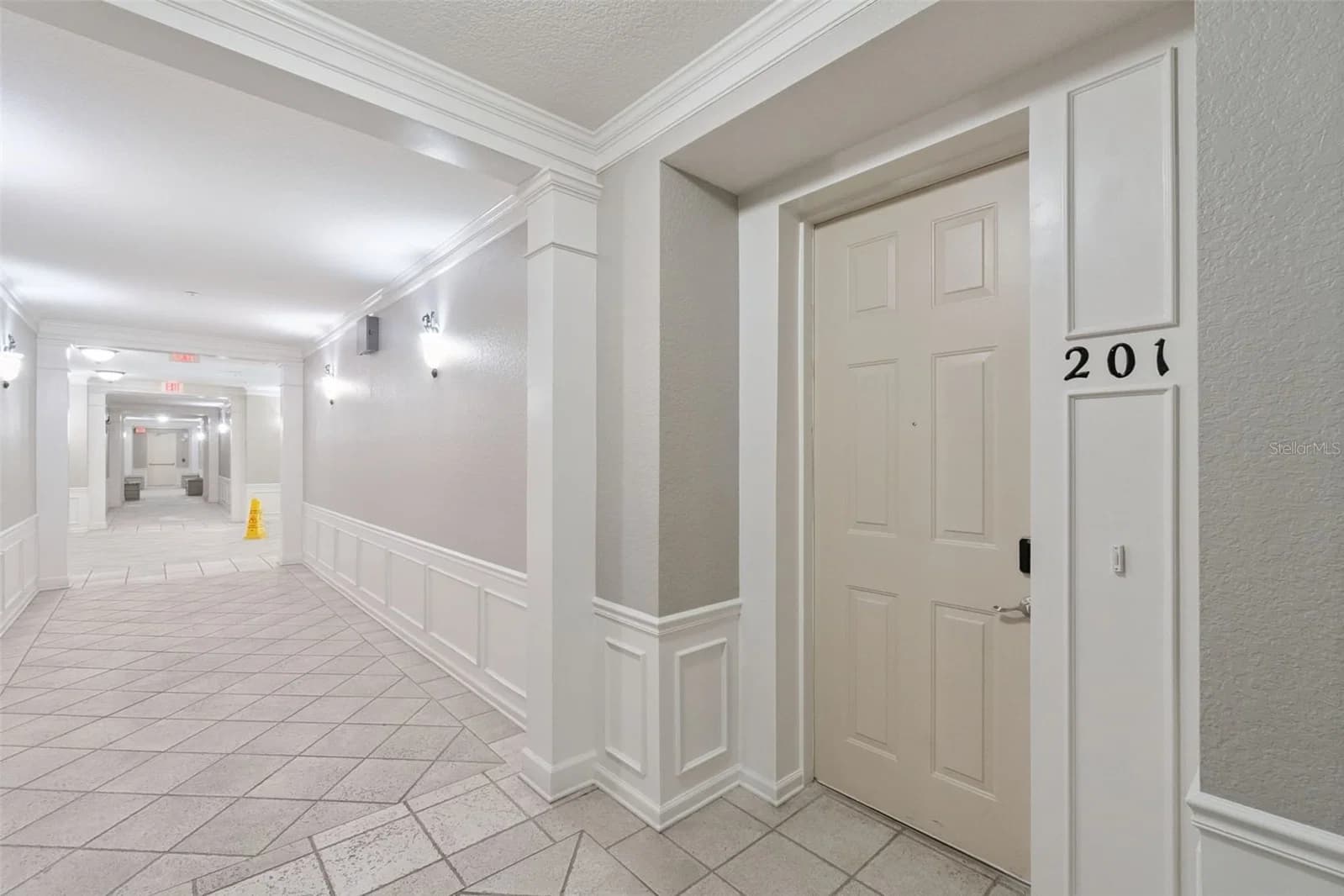 4816 CAYVIEW Avenue #201 5