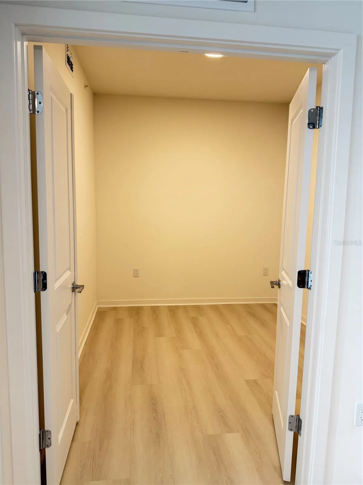 5587 MILLENIA Boulevard #202 4