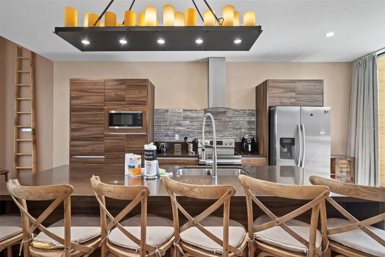3099 ROCKEFELLER 4
