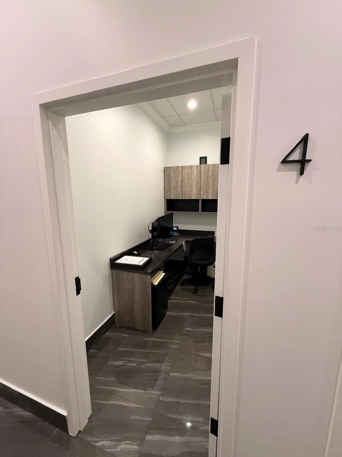 7901 KINGSPOINTE Parkway #19 # Office 4, Orlando, FL 32819 2