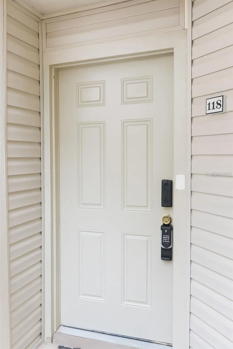 1948 LAKE ATRIUMS Circle #118, Orlando, FL 32839 3