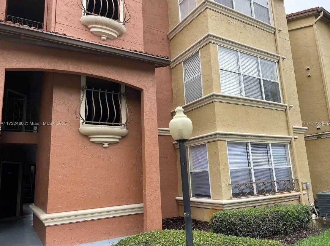 5160 CONROY Road #14, Orlando, FL 32811 2