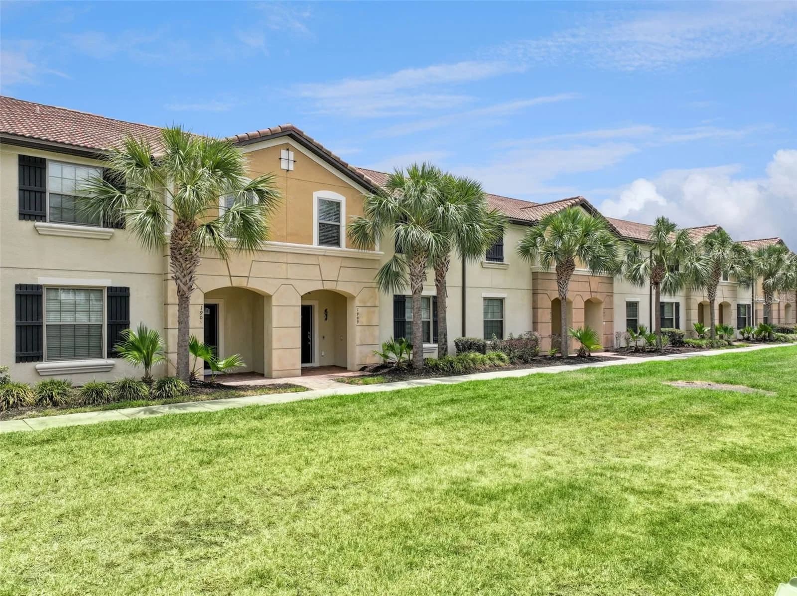 1909 MAJORCA, Kissimmee, FL 34747 2