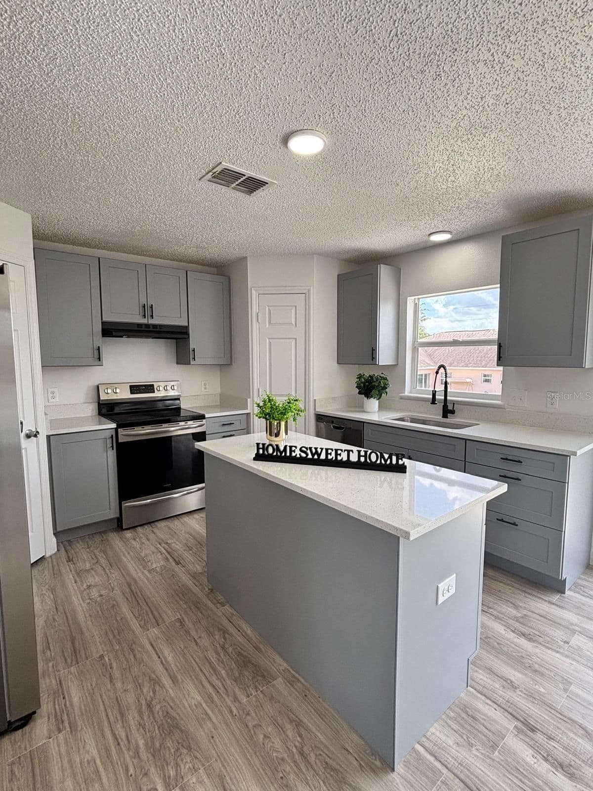 404 MANITOBA, Kissimmee, FL 34759 3