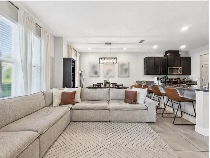 9487 RANDAL PARK 5