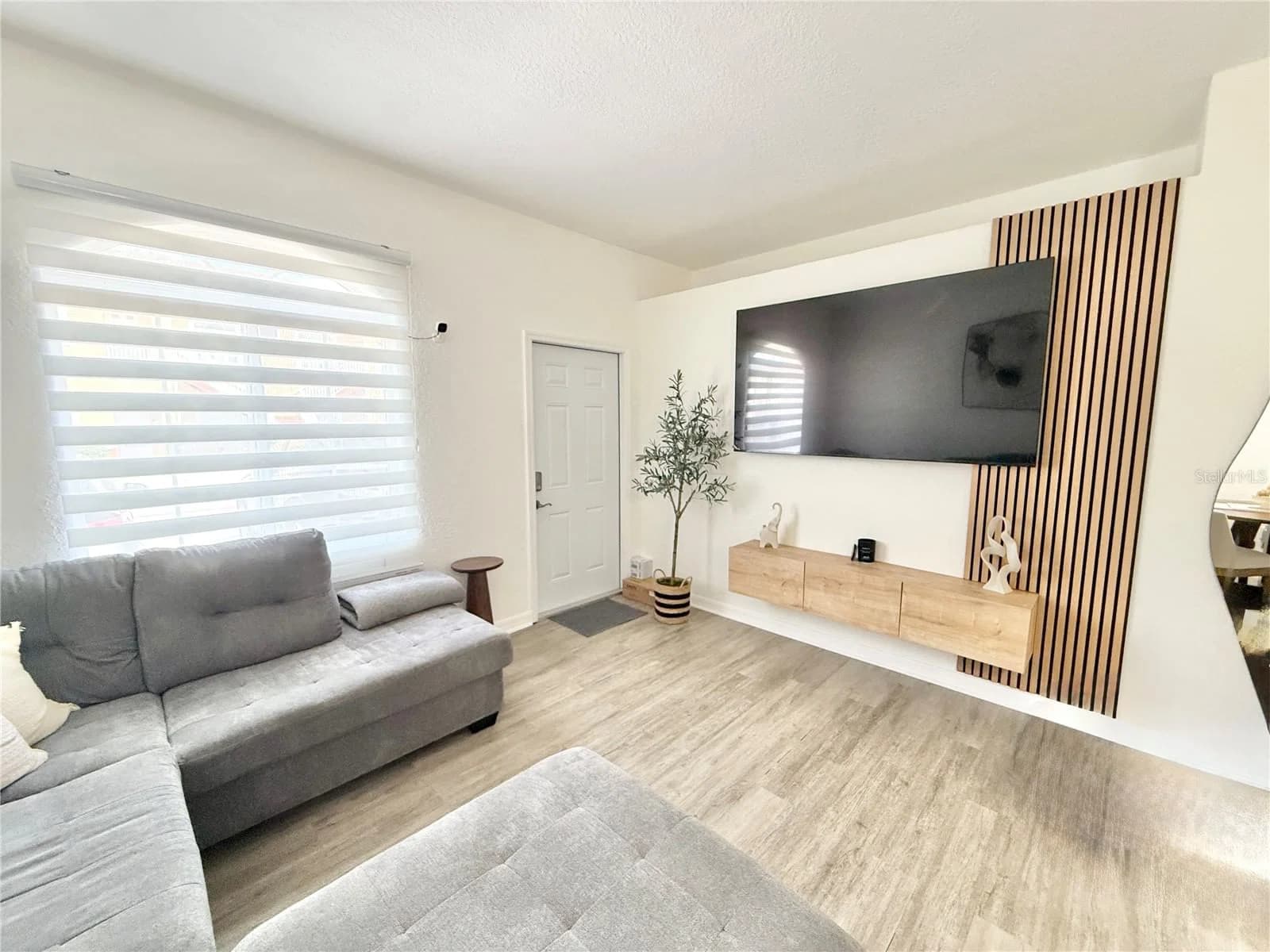 22102 INDIAN CREEK 4