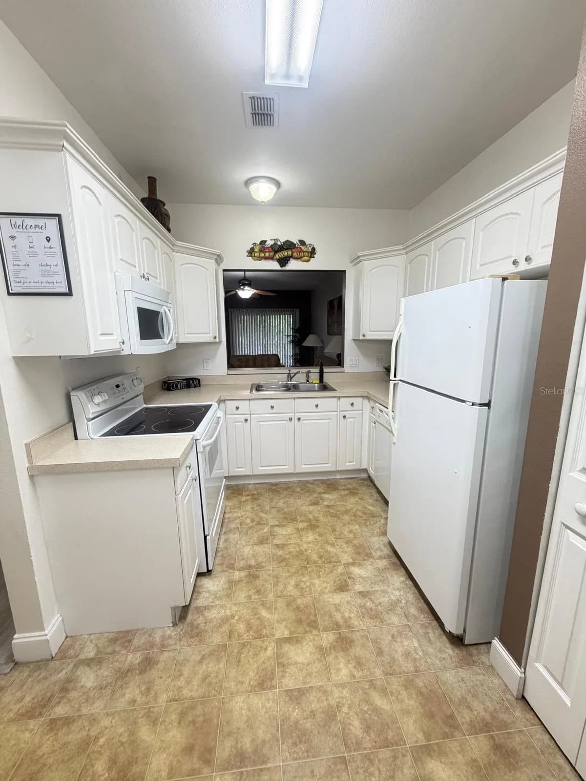 8842 CORAL PALMS 3