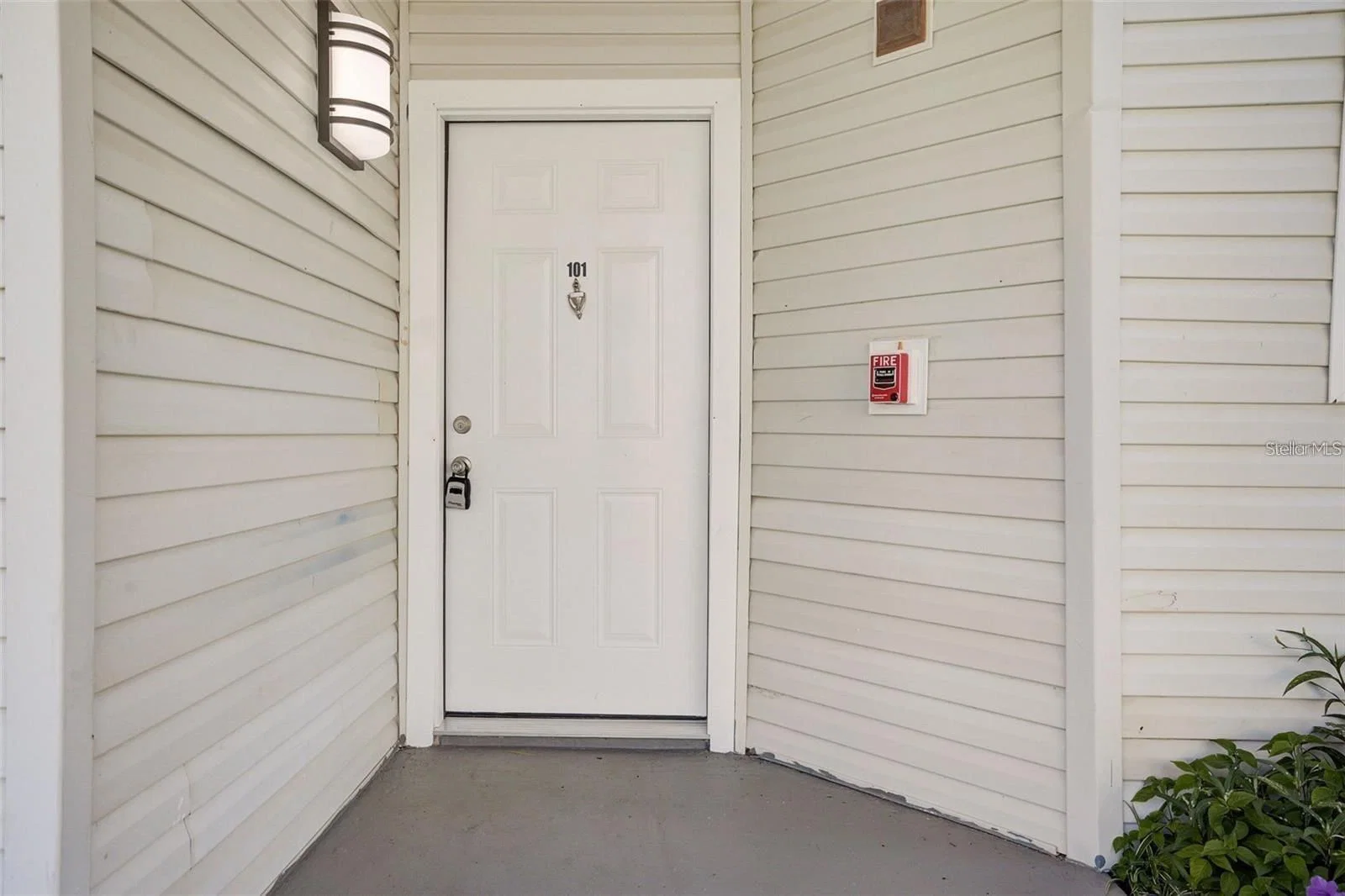 2556 WOODGATE, Orlando, FL 32822 3