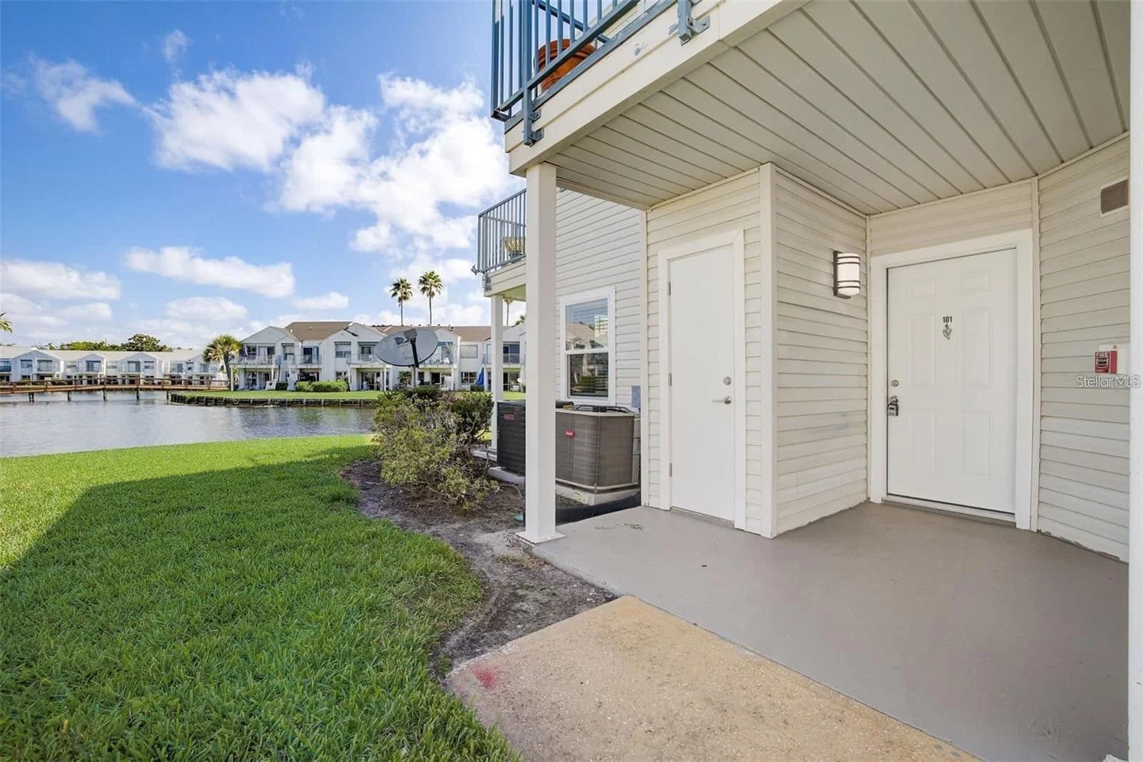 2556 WOODGATE 4