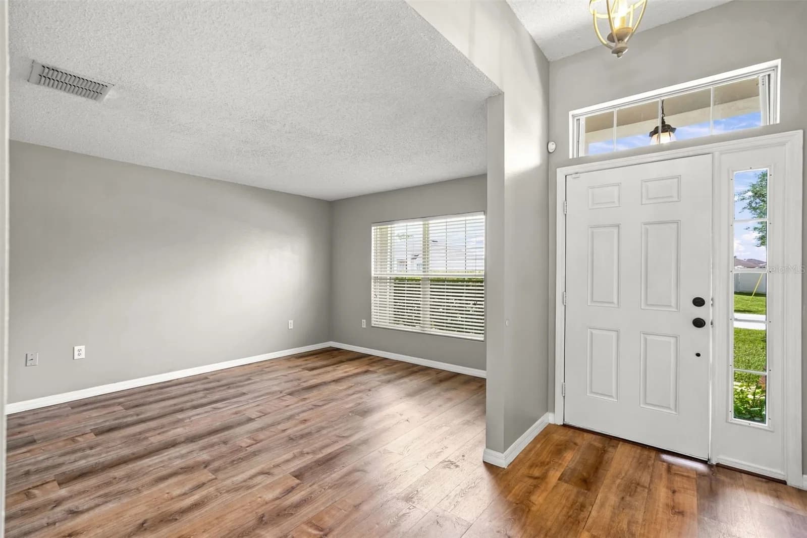 856 FRANCONVILLE 4