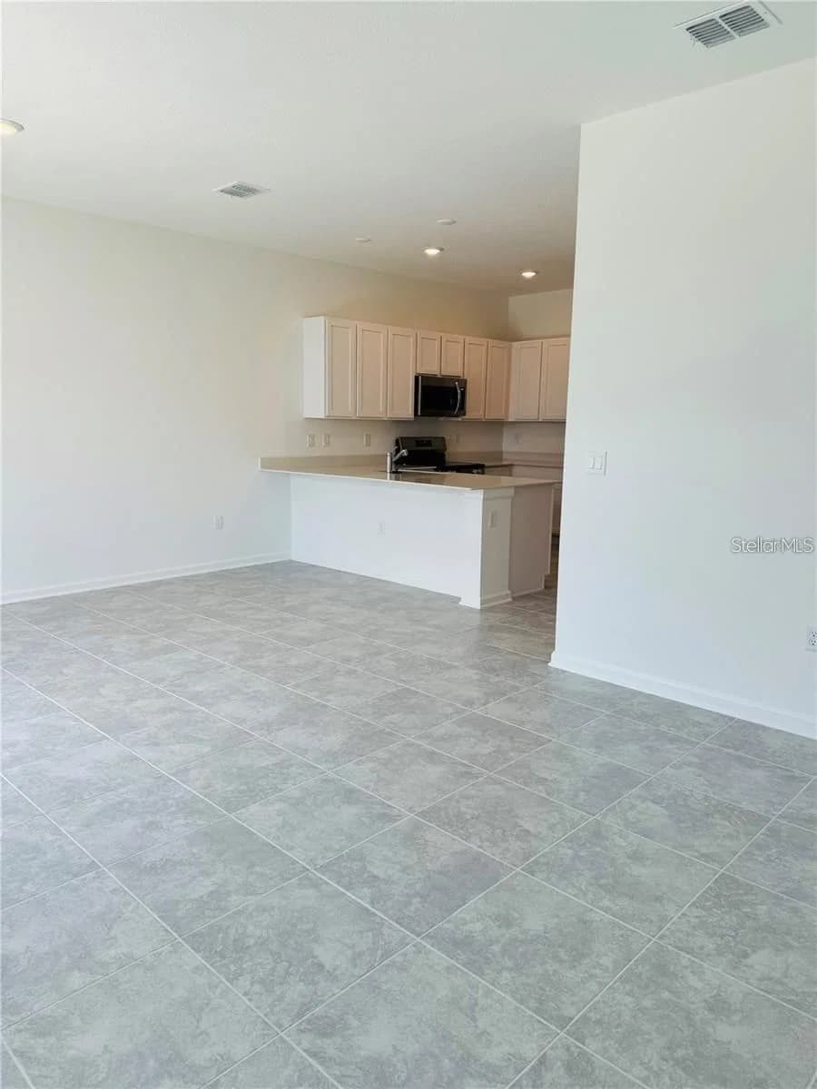 2452 SKYLINE 5