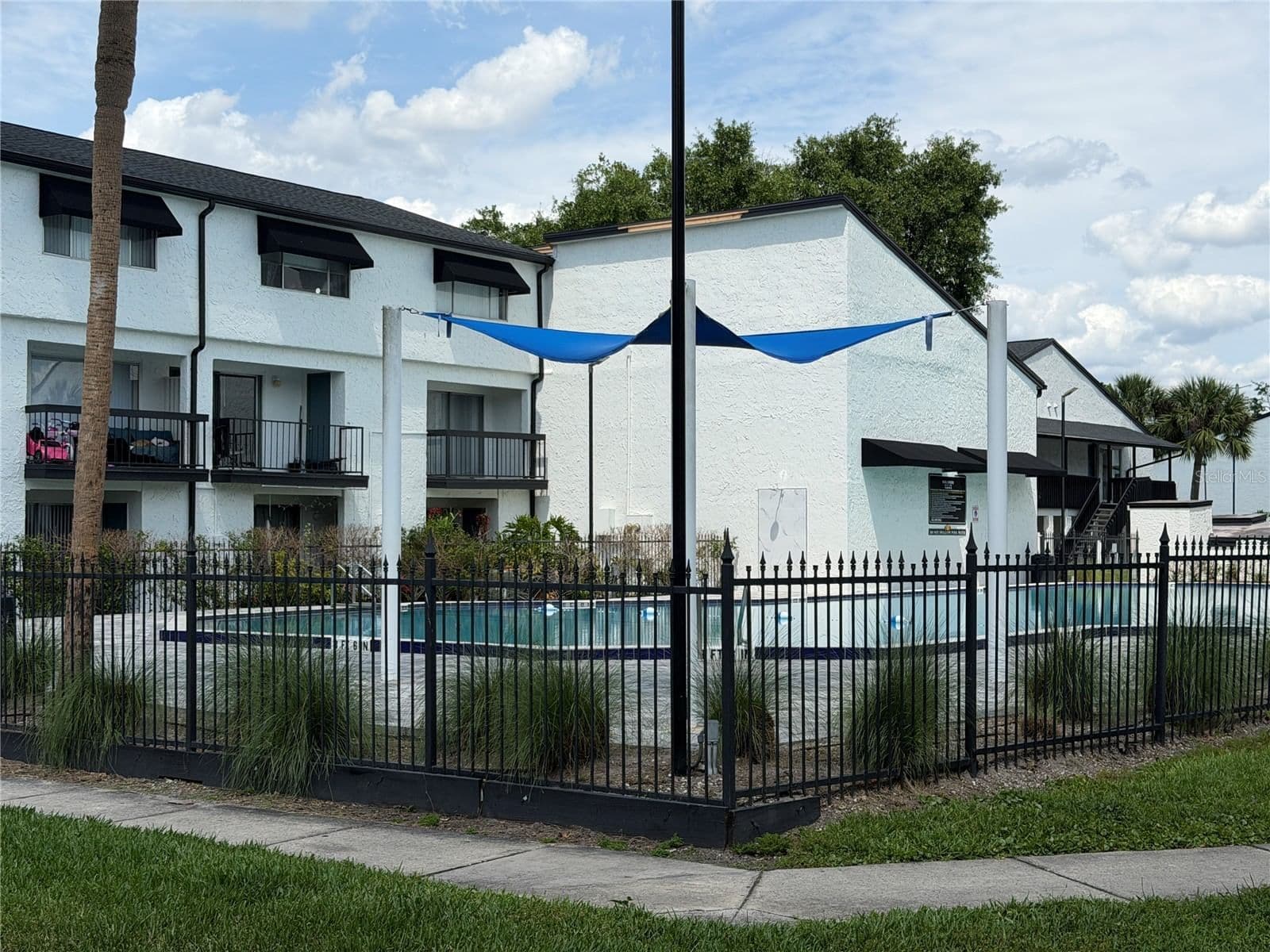 4215 SEMORAN, Orlando, FL 32822 2