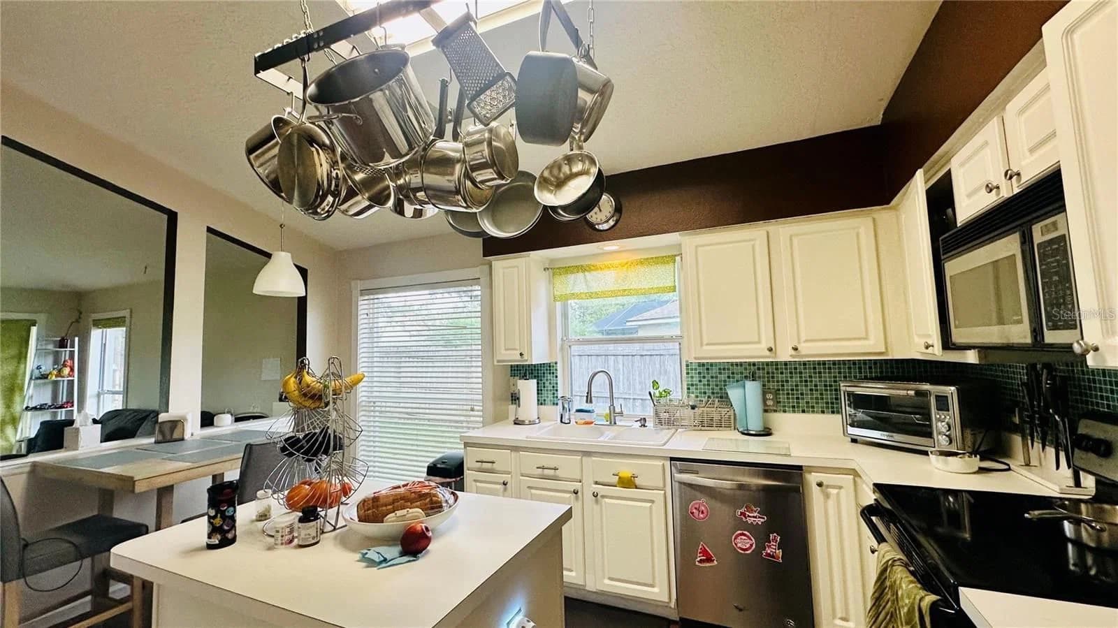 3227 HERONS POINT 3