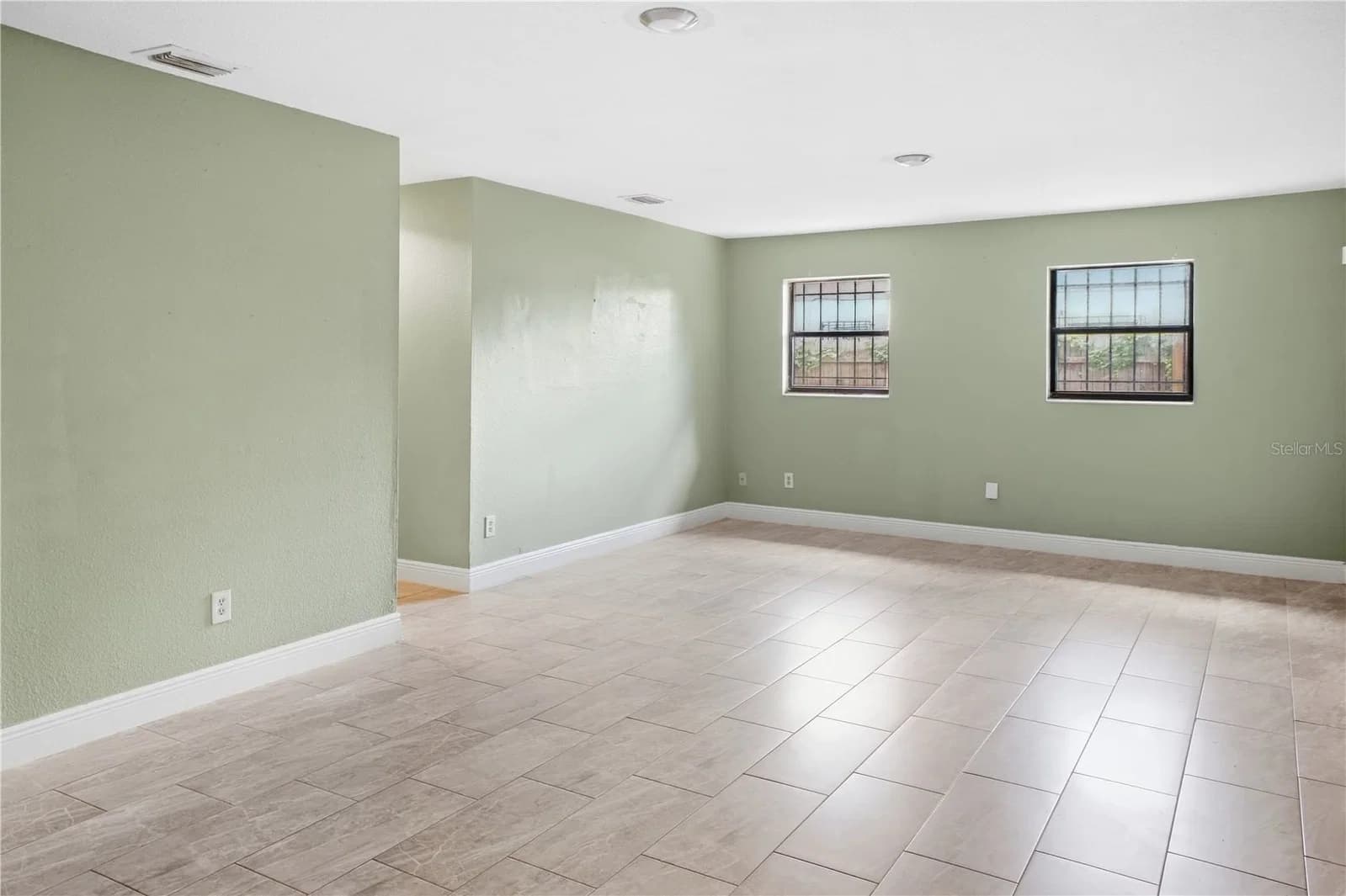 4288 PRINCE HALL Boulevard, Orlando, FL 32811 3