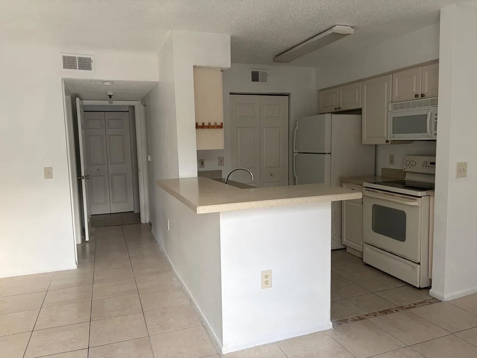 1218 BERMUDA LAKES 4