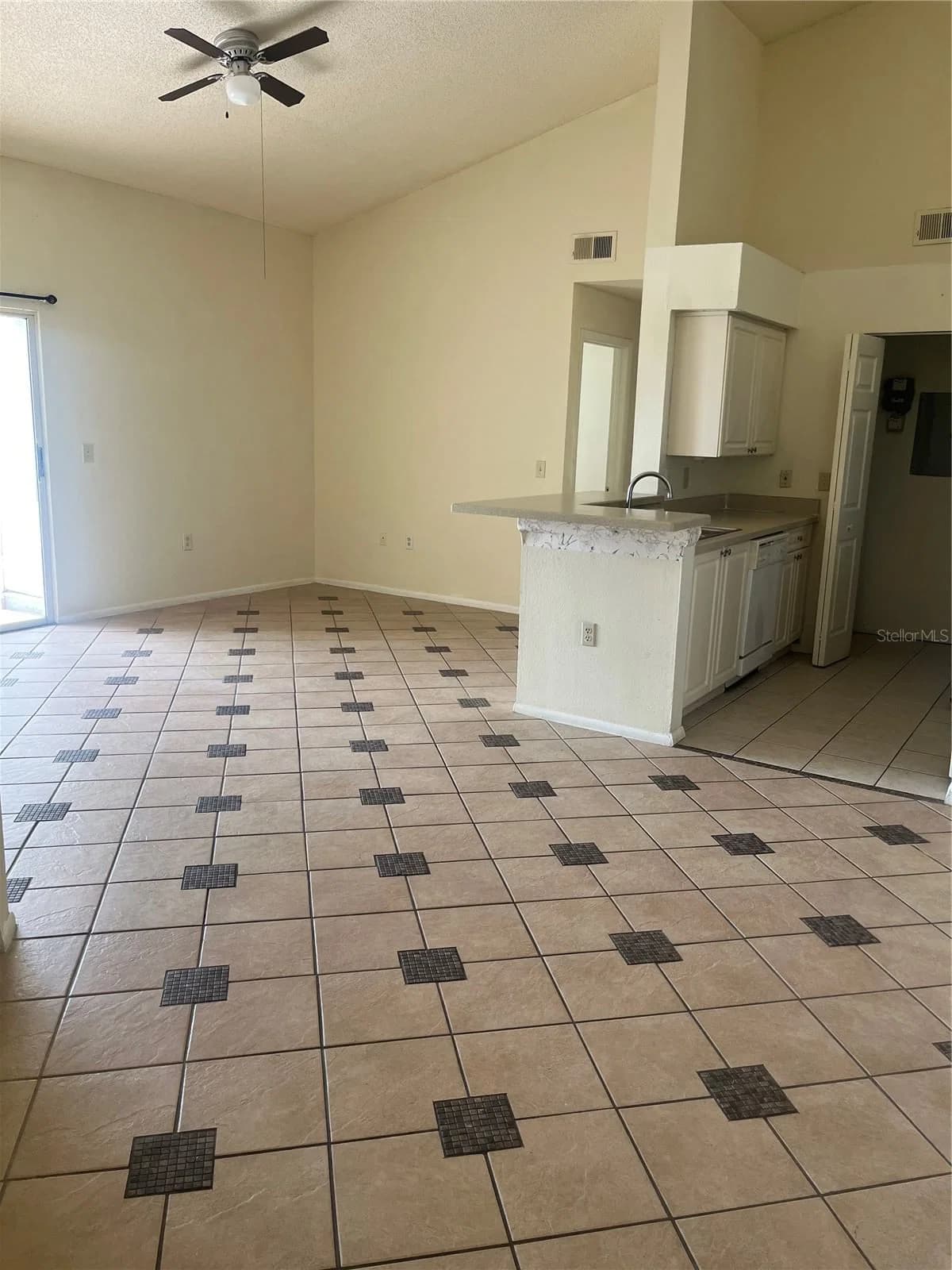 1205 BERMUDA LAKES 2