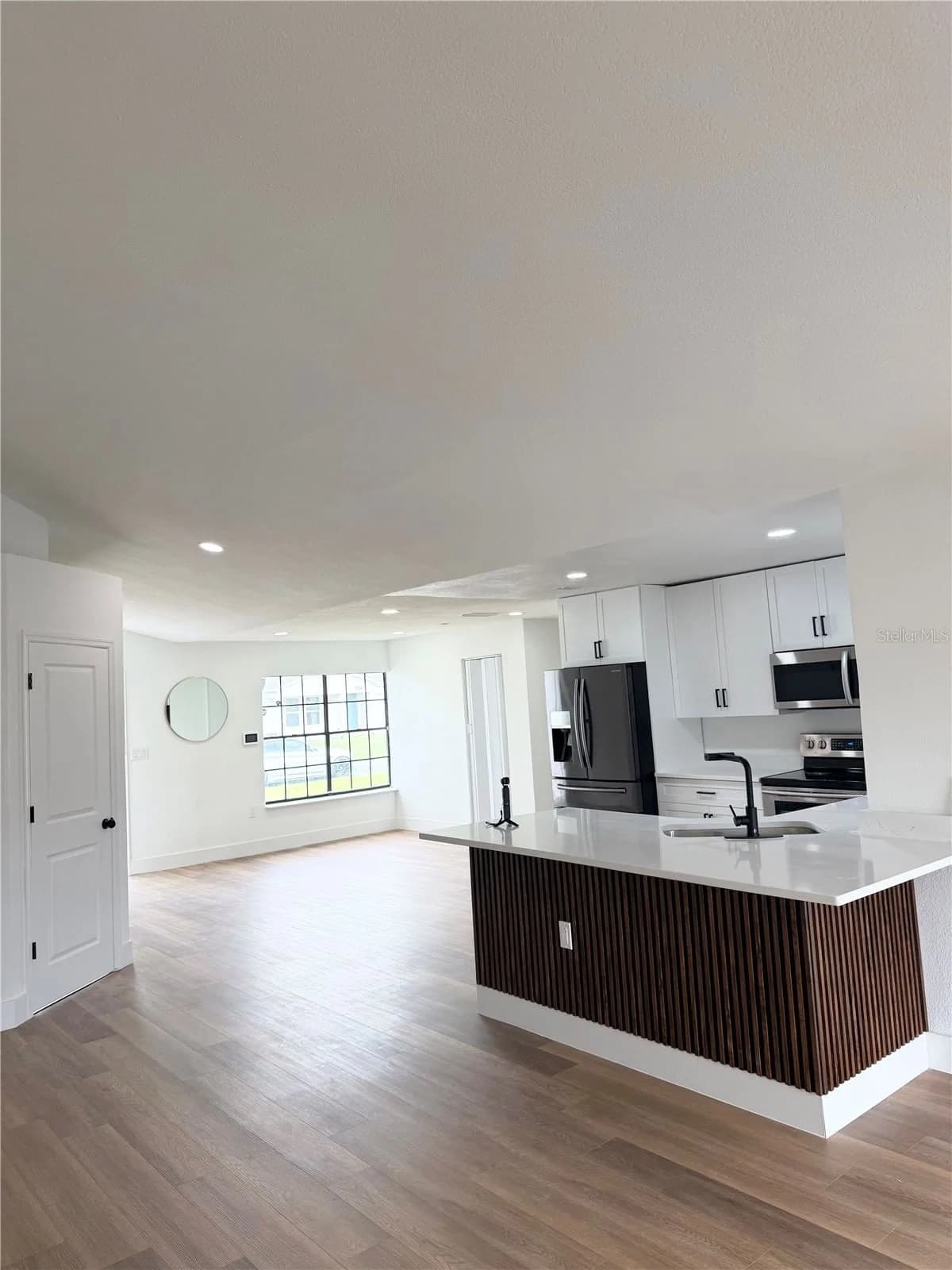 305 CORNWALLIS 4
