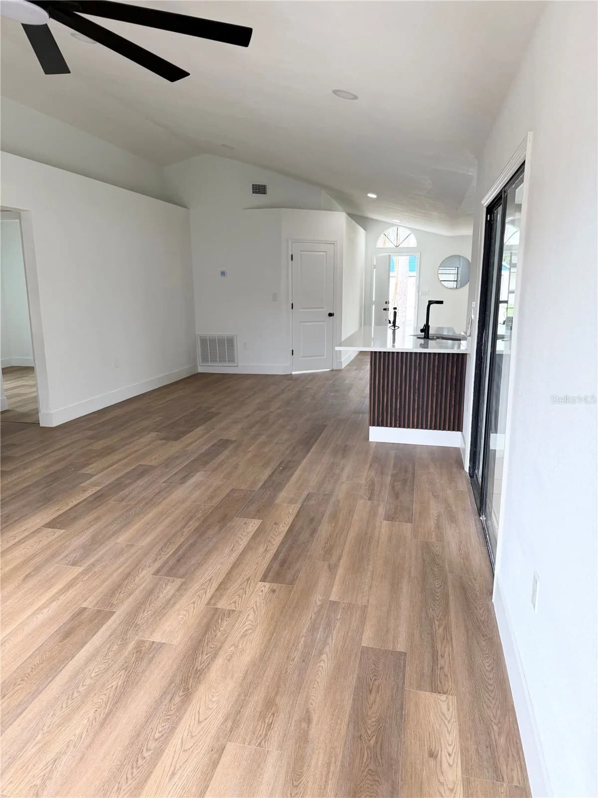 305 CORNWALLIS 5