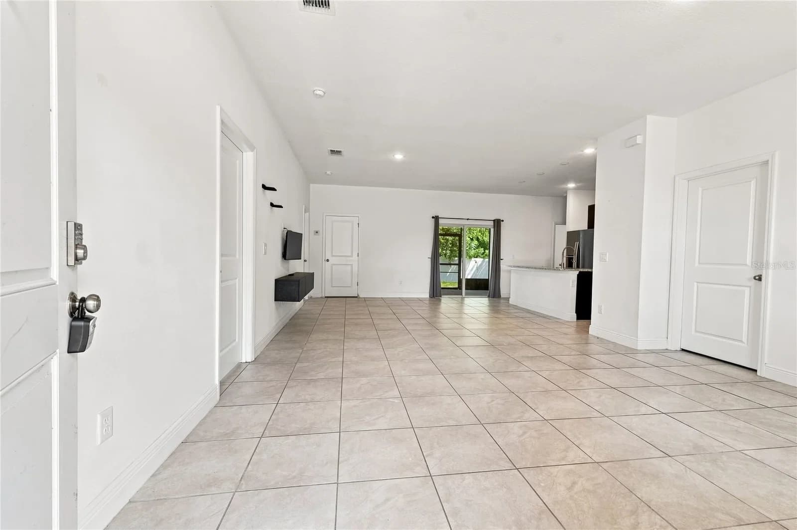 1010 MAYFAIR 3