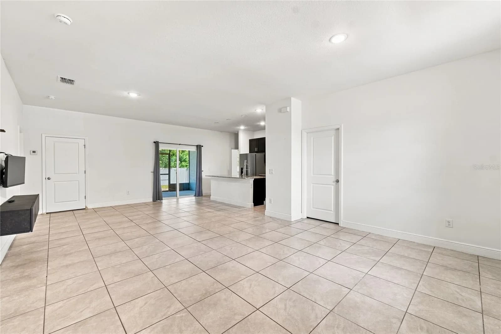 1010 MAYFAIR 4