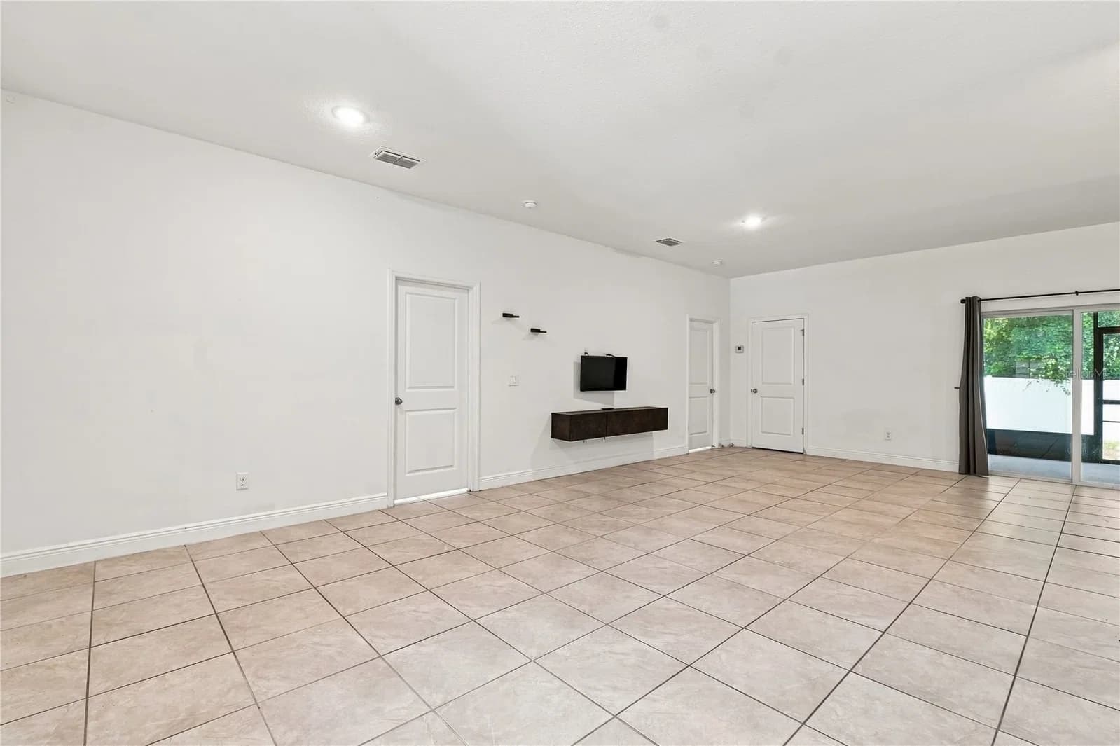 1010 MAYFAIR 5
